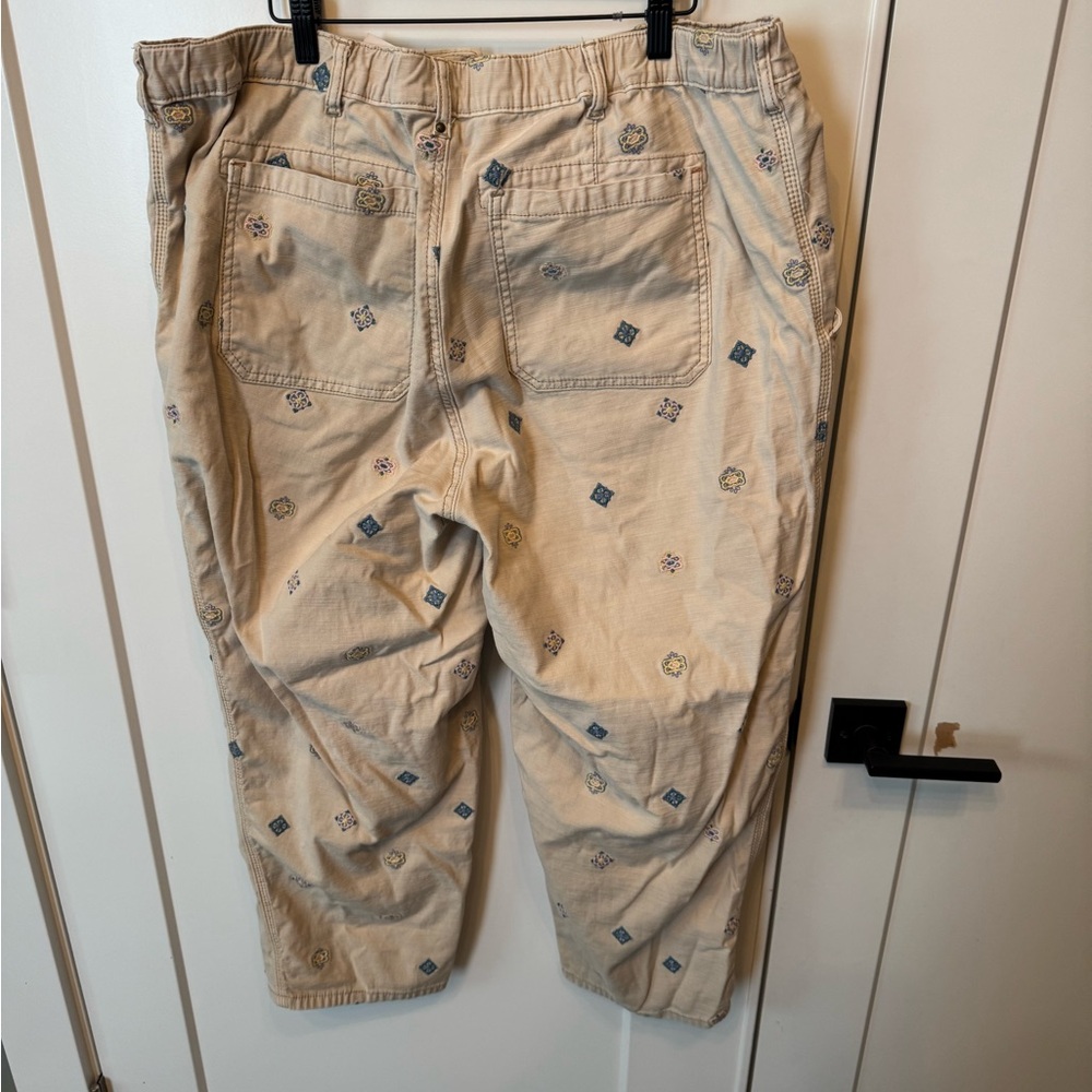 Pilcro Beige Patterned Cropped Pants 20W - Picture 3 of 4
